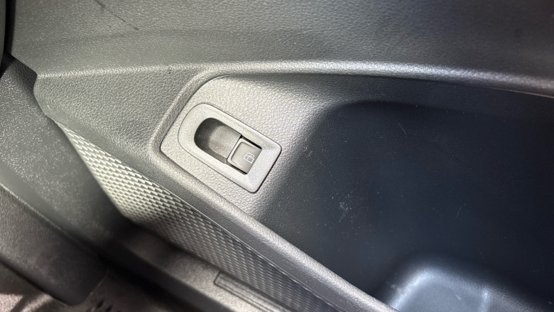 Ford Transit Connect 250 L2 Petrol 1.5 EcoBoost PHEV 150 Active FlexCab Van Auto